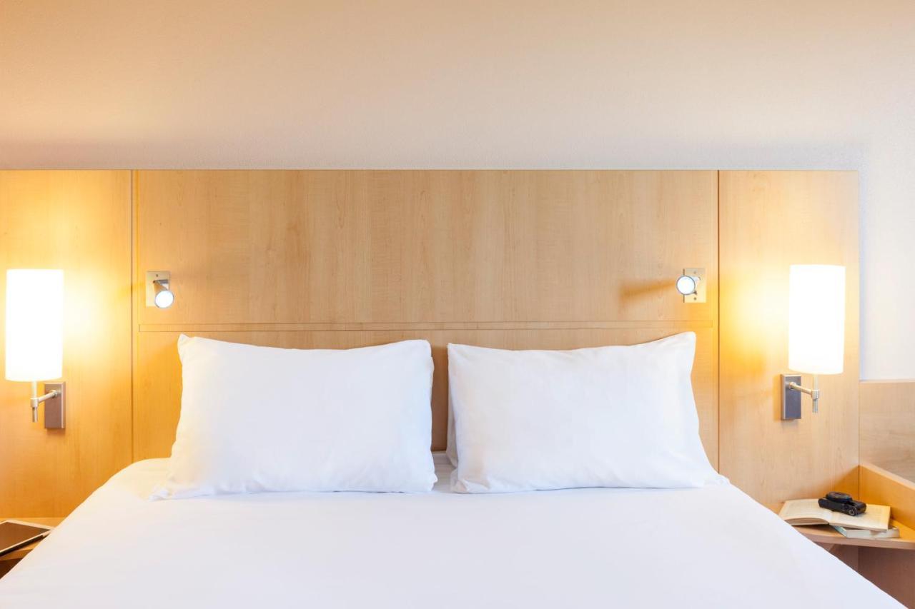 Hotel Ibis Plaza Glòries 22@ 2*